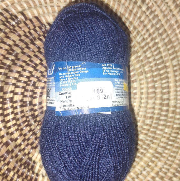 Bucilla Perlette Twist Yarn - 7 skeins in Violet Blue - Picture 9 of 10